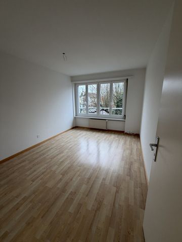 Rent a 4 rooms apartment in Bülach - Foto 2