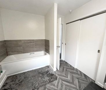 3 bedroom detached house to rent - Photo 4