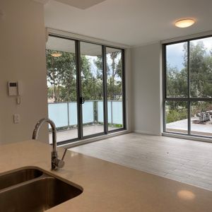 Modern two bedroom unit on 9th floor - Photo 2