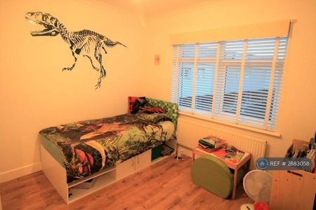 6 bedroom semi-detached house to rent - Photo 4