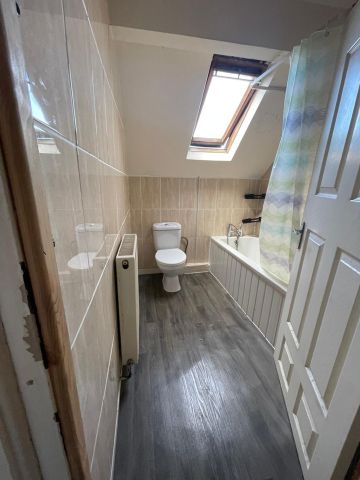 Room in a Shared House, Beckett Park, LS6 - Photo 3