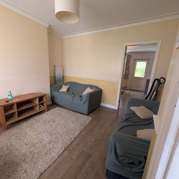 3 Bed Semi-Detached House, Kelso Gardens, LS2 - Photo 1