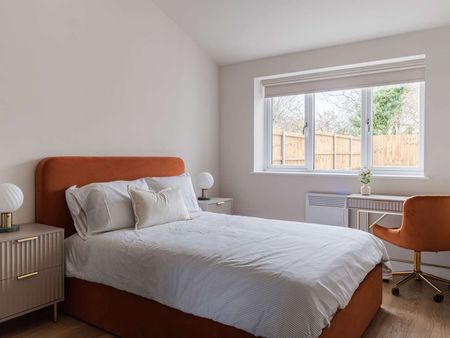 Impeccably built six-bedroom house share, designed for modern Cambridge living Room 1 - Photo 3