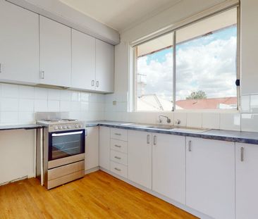 Two-bedroom apartment in the heart of Ascot Vale - Photo 5