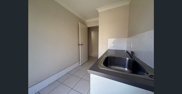 Modern 3-Bedroom Townhouse With Double Garage & Solar Power - Photo 1