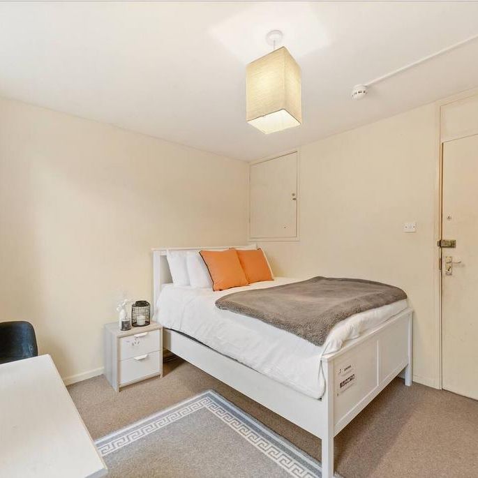 1 bedroom in a house share to rent - Photo 1