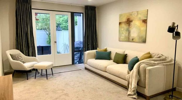 Beautifully Presented City Townhouse in Prime Hagley Park Location! - Photo 1