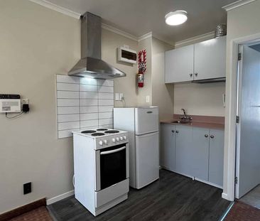 Studio Unit in Prime Riccarton Location - Photo 4