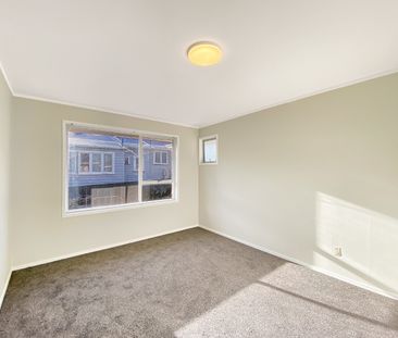 MT ALBERT - 2 bedroom unit with a garage - Photo 5