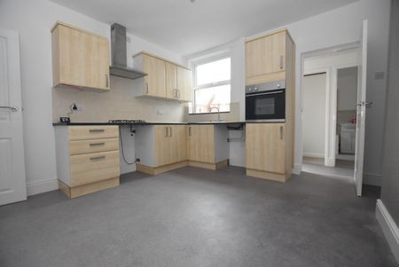 2 bedroom House To Let - Photo 2