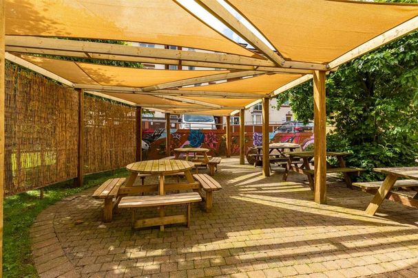 1 bedroom in a flat share to rent - Photo 1