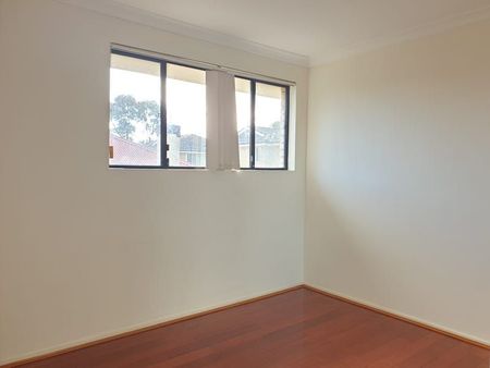 Spacious full brick townhouse - Photo 5