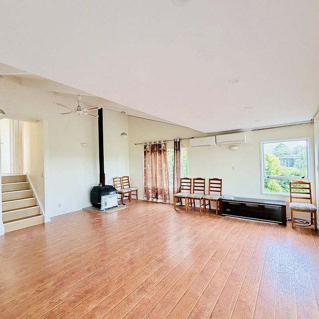 Spacious 5BR Family Home in Torbay - Photo 1