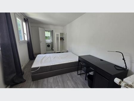 Appartement à Louer à LILLE 1140 € - Photo 3