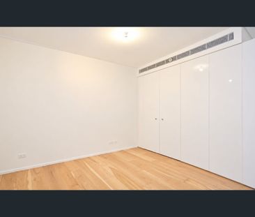 Modern Apartment Living in the Heart of Chippendale - Photo 2