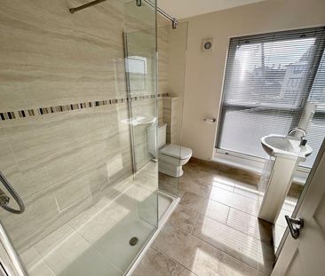 4 bedroom terraced house to rent - Photo 5