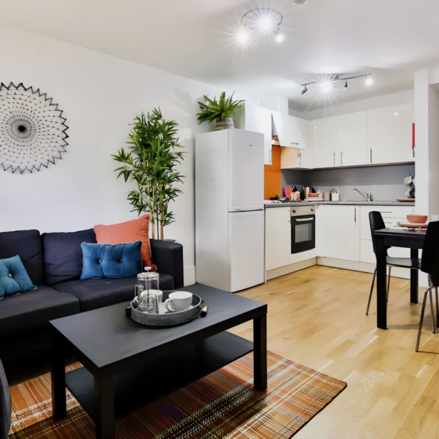 Classic 3 Bed Apartment - Photo 1