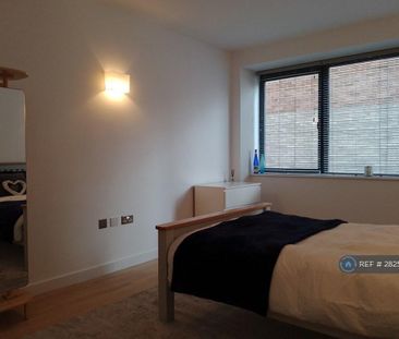 2 bedroom flat to rent - Photo 1