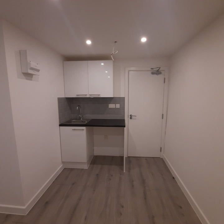 Studio Flat, Beulah Hill, SE19 - Photo 1