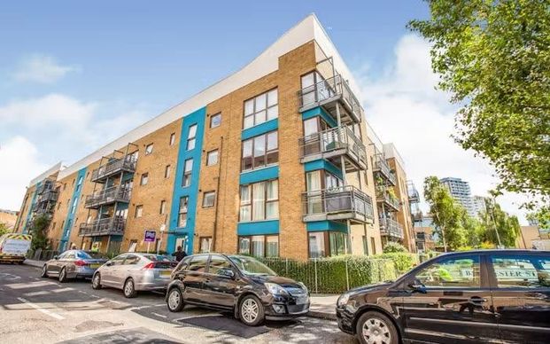 Room in a Shared Flat, Barchester Street, E14 - Photo 1