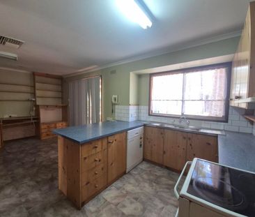 Three Bedroom House - Photo 4