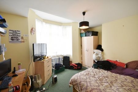 5 Bed - Goldspink Lane, Sandyford - Photo 2