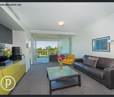 Executive Apartment with Sweeping Parkland Outlook! - Photo 2