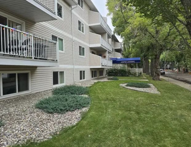 Spacious 1 Bedroom | 303 - 10529 93 St NW, Edmonton - Photo 1