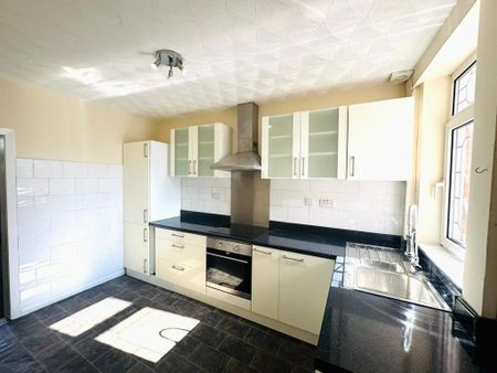 3 bedroom terraced house to rent - Photo 5