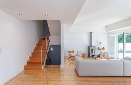 Semi-detached 3BR home in quiet condo with pool, Estoril. - Photo 4