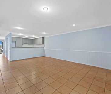 Walking distance to the University! - Photo 2