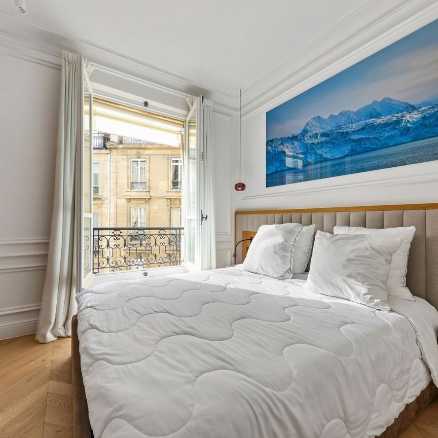 Location Appartement Paris 8 4 Pièces 130 m² - Photo 1