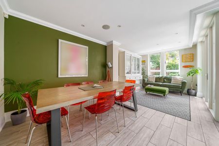 6 bedroom townhouse to rent - Photo 2