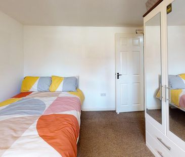 5 bedroom terraced house to rent - Photo 4