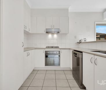 Charming Family Home in Sought-After Boardwalk Estate!! - Photo 1