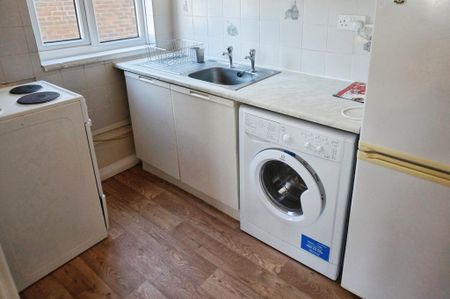1 bedroom flat to rent - Photo 4