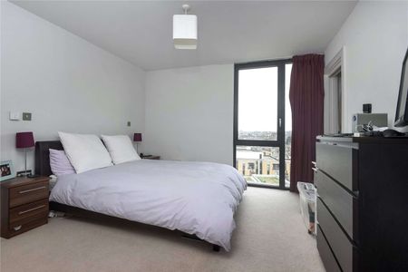 Three bedroom apartment with nearly 1000 sq. ft. of space in the sought-after Greenwich Square development. 6th floor. - Photo 5