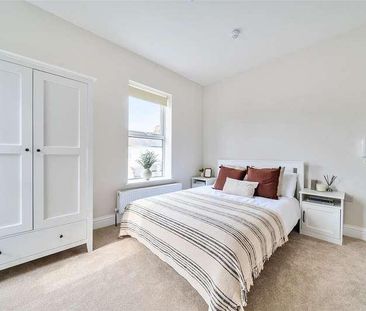 Grosvenor Road, Aldershot, GU11 - Photo 2