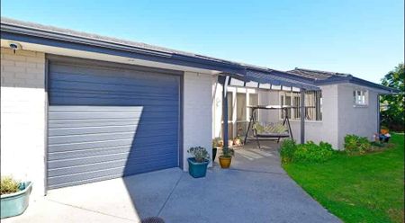 Tidy standalone 1 bedroom with garage and garden - Photo 5