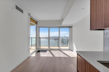 For Lease - 1 Concord Cityplace Way Unit# 5709, Toronto, Ontario - Photo 3