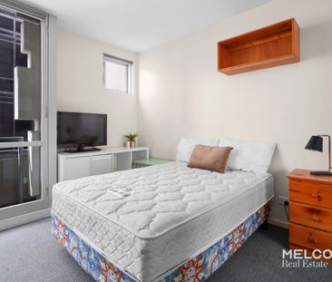 PERFECTLY LOCATED STUDIO IN CARLTON - FURNISHED - Photo 5