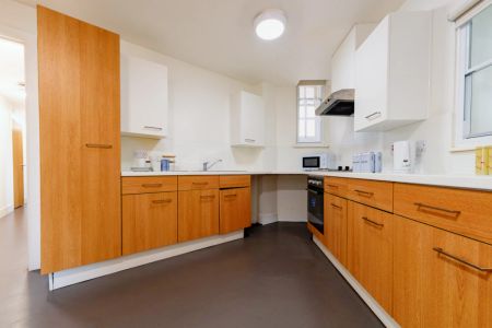 3 Bed Shared Apartment - Photo 3