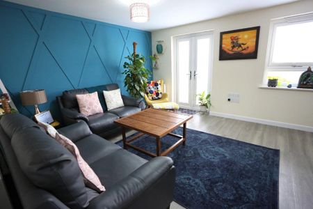 3 bedroom end of terrace house to rent - Photo 3