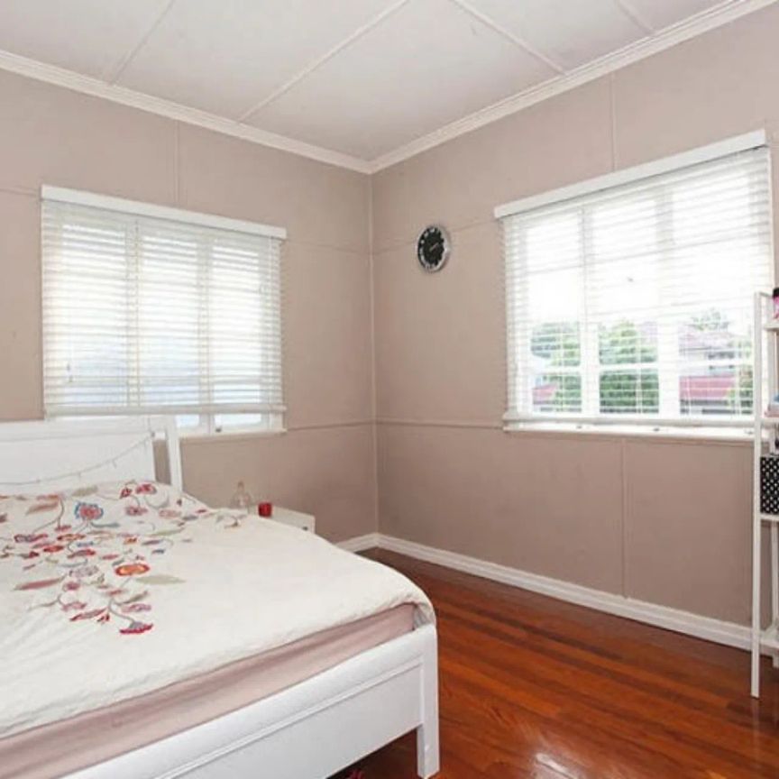 100 Dunellan Street, Greenslopes. - Photo 1