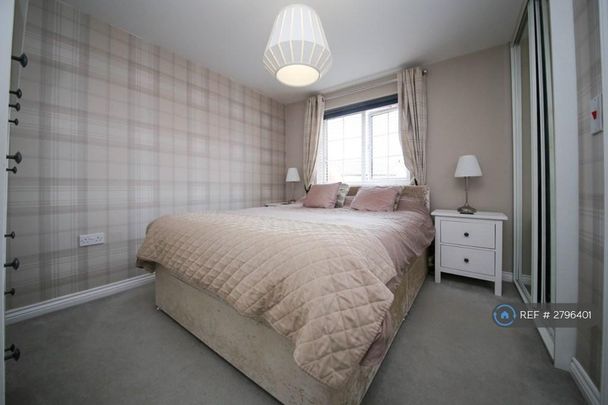 3 bedroom end of terrace house to rent - Photo 1