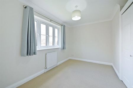 5 bedroom detached house to rent - Photo 2