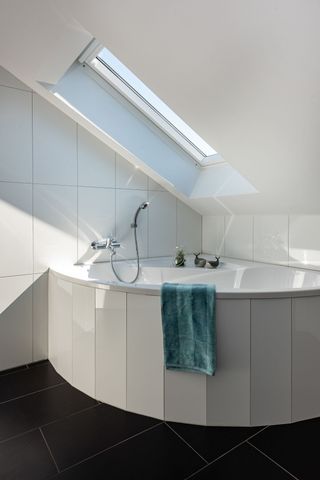 Tolle Dachwohnung mit Loftcharakter - Photo 2