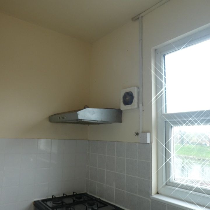 Room in a Shared Flat, Lower Broughton Road, M7 - Photo 1