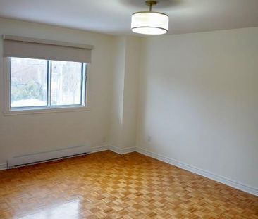 7 et demi (7 1/2) 3 Grandes Chambres et 2 salle de bains - Photo 1