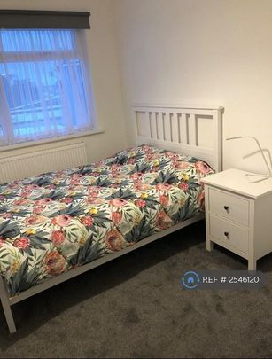 1 bedroom in a house share to rent - Photo 1